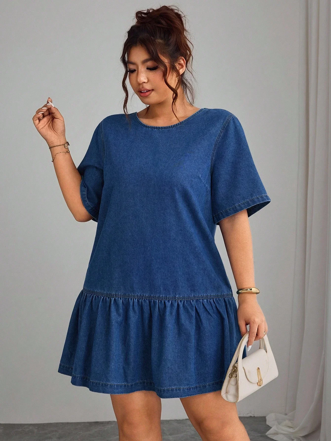 

Women Solid Color Round Neck Raglan Short Sleeve Ruffle Hem Denim Dress