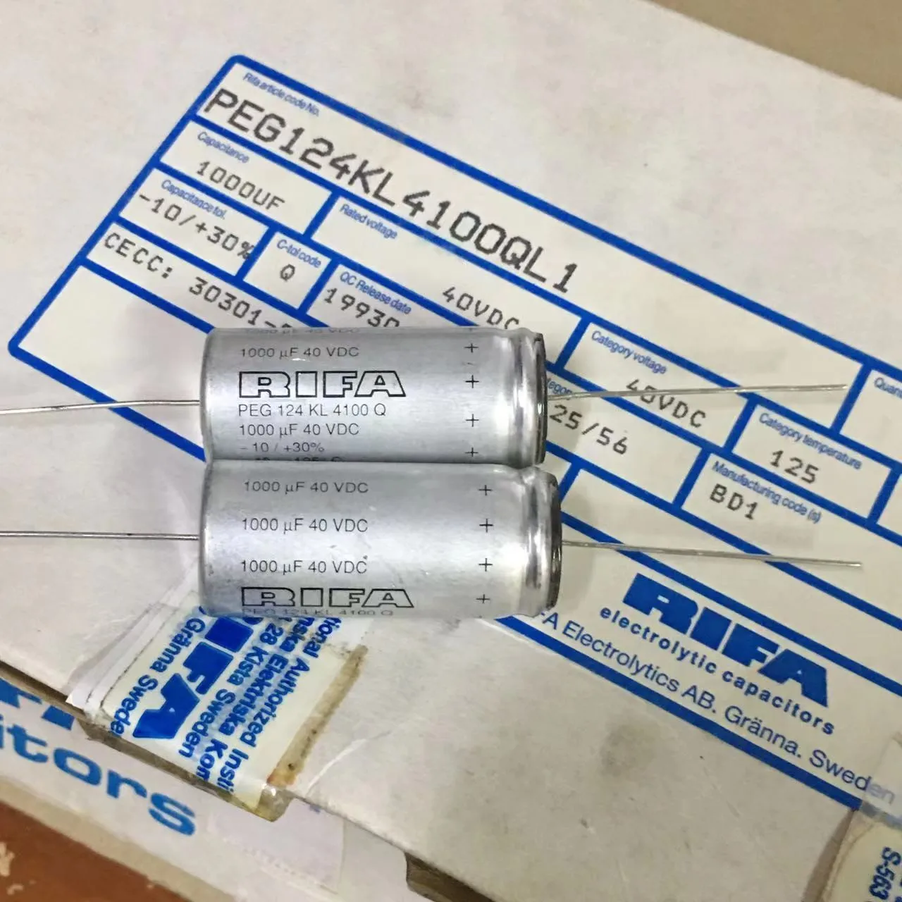 Nova caixa original sueca rifa prata primavera peg124 série 1000uf 40v capacitor eletrolítico de cátodo de alta eficiência