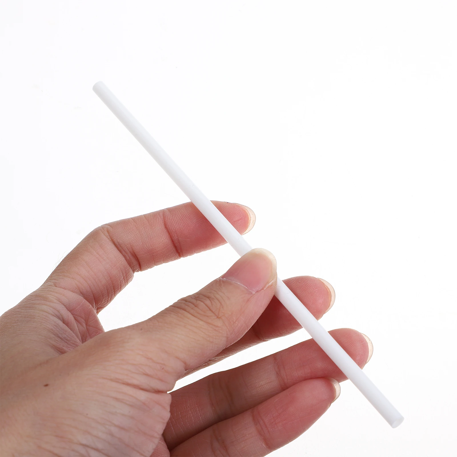 

200Pcs Lollipop Sticks PP Material DIY Candy Making Sucker Treat Sticks for Cake Pops Chocolate 4mm Lollipop Stick