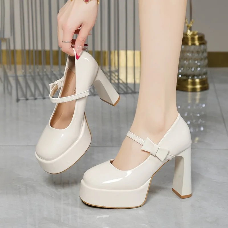 

Женские модные туфли Мэри Джейн на платформе с ремешком на щиколотке, на массивном квадратном каблуке, из лакированной кожи, для офиса и свадьбы