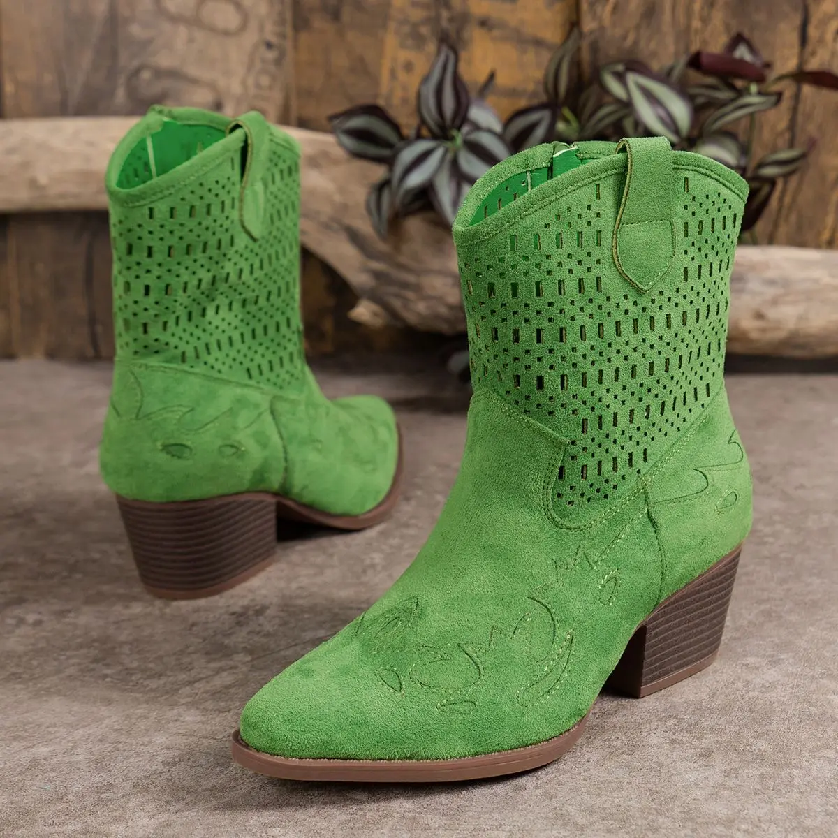 ربيع جديد 2026 الأحذية النسائية الرجعية الجلد المدبوغ أشار تو إسفين كعب الأحذية الغربية موضة الجوف التدريجي الأخضر عطلة السيدات الأحذية #1