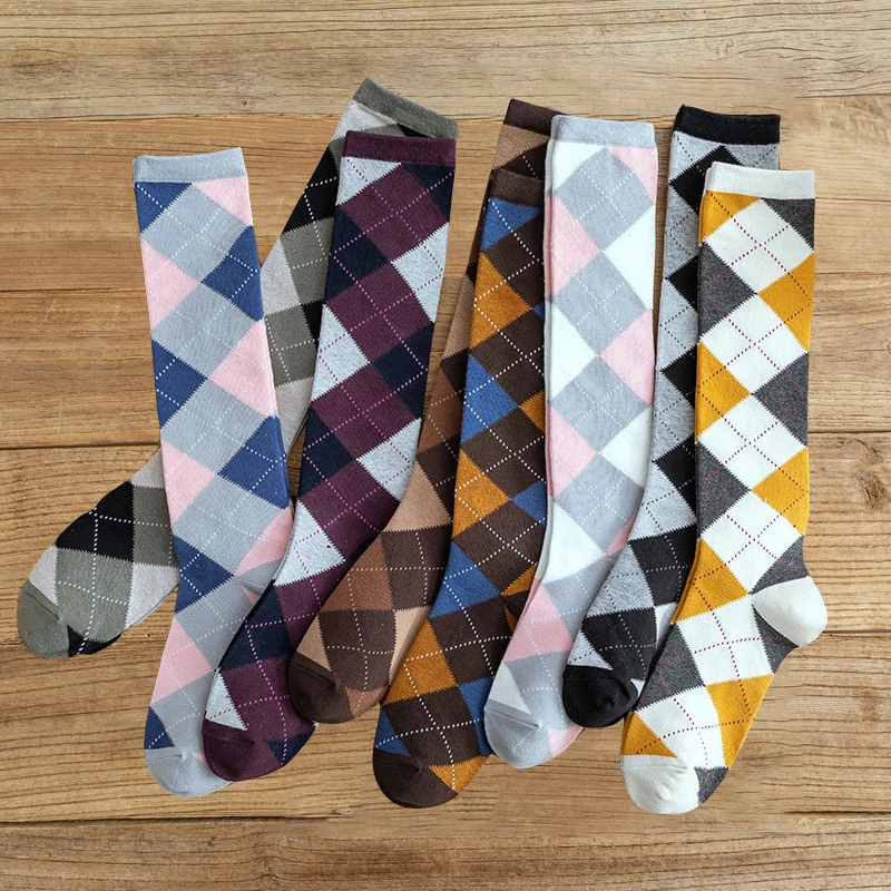 Meias argyle de malha de diamante para mulheres, estilo preppy, retrô, meia panturrilha, colagem escolar, cinza, roxo, amarelo