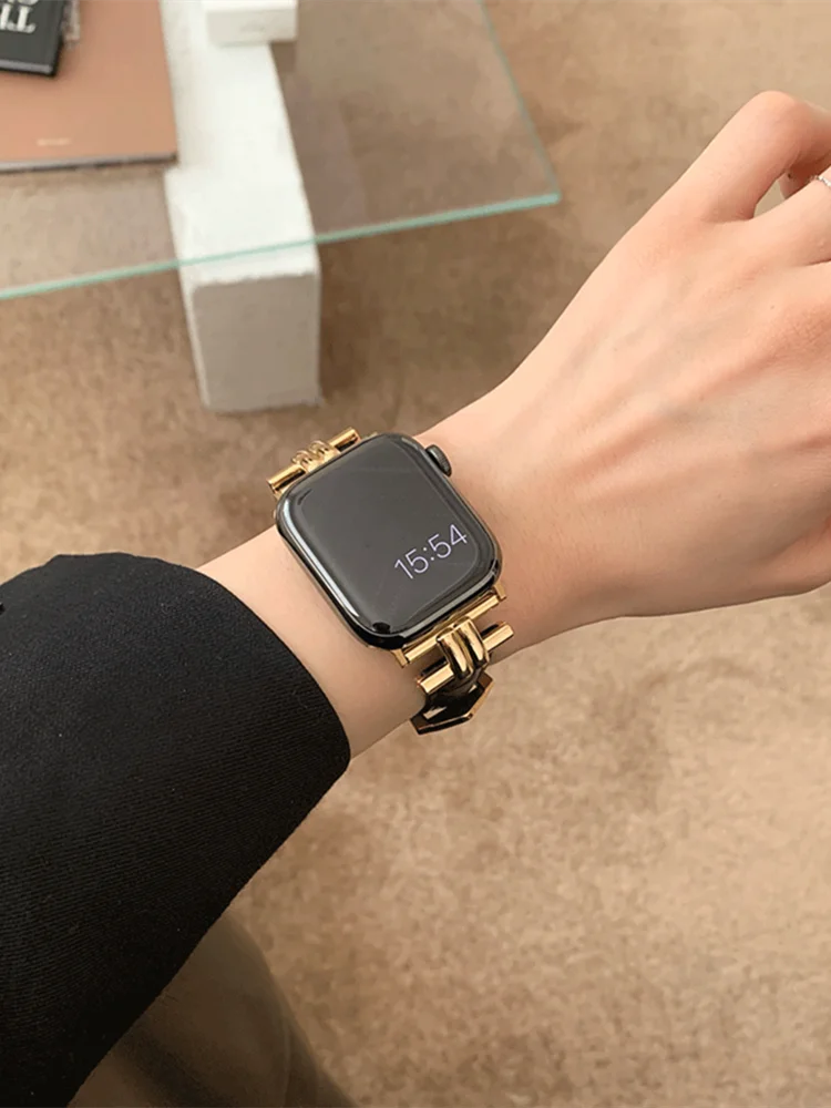 Correa de cuero delgada para Apple Watch Band 42mm 40 38 41 49 44 45mm pulsera de mujer con hebilla de Metal de lujo para iWatch 9 8 7 SE 6 5 4 3