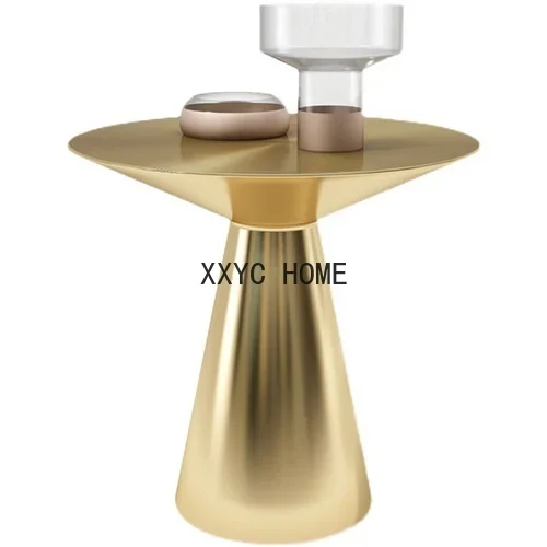 

Легкий роскошный диван, современный простой круглый угловой столик из нержавеющей стали, небольшой круглый приставной столик, журнальный столик, золотая полка