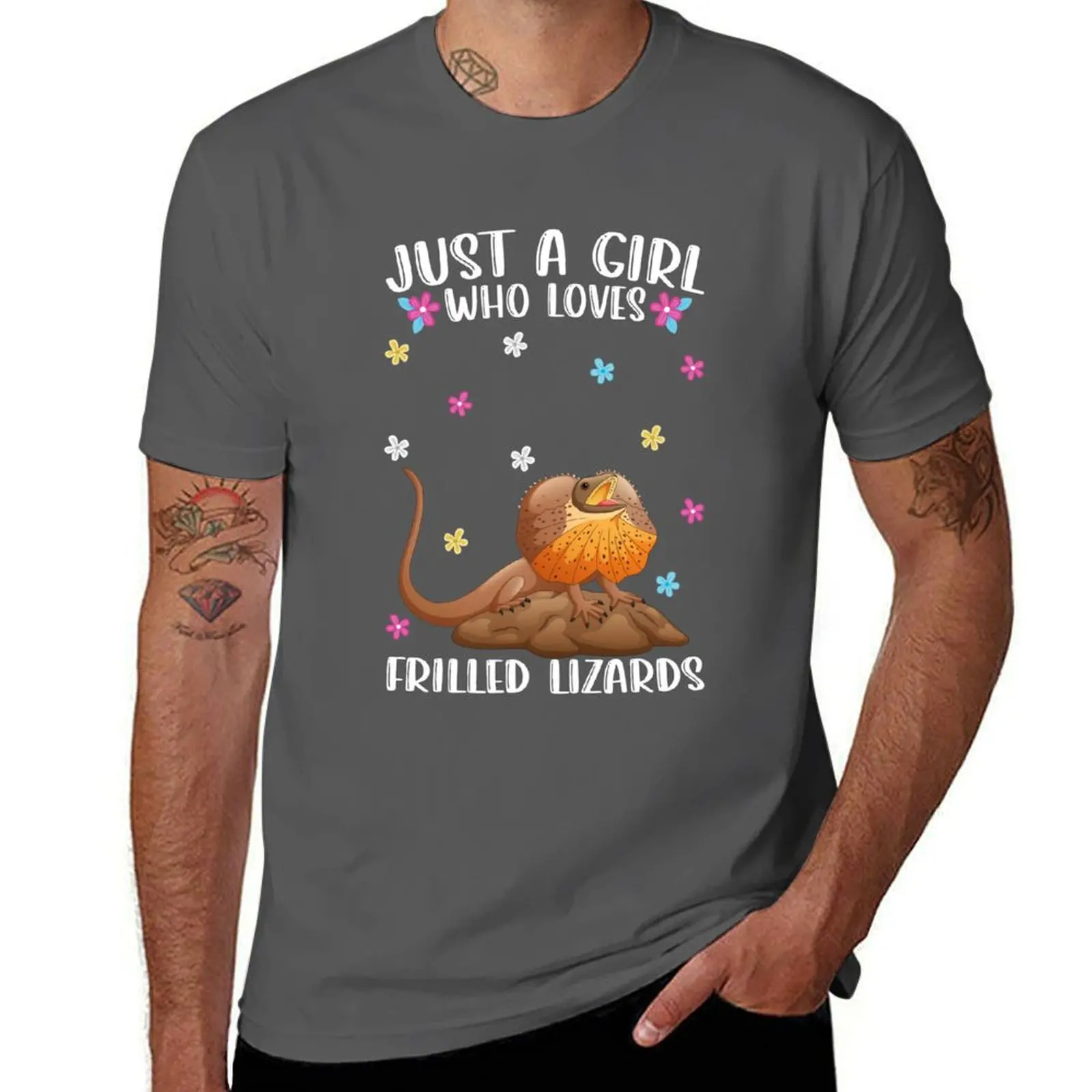 Just A Girl Who Loves Frilled Lizards: Frilled Lizard Lovers, Cute Frilled Lizard Lover Birthday Gift T-Shirt