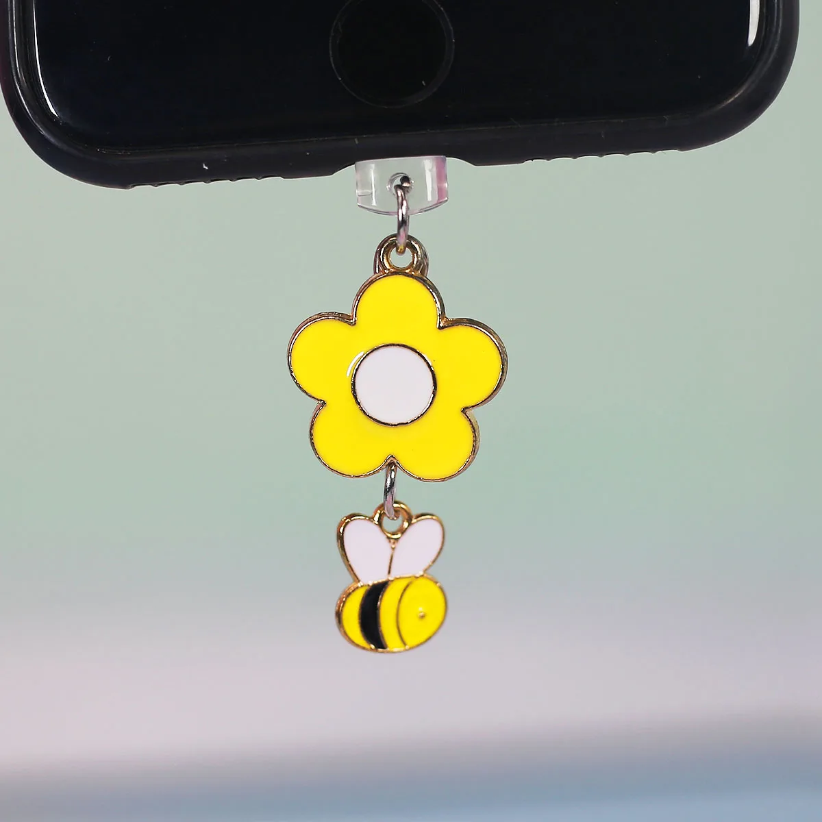 Mobile phone dust plug pendant, fashionable and charming flower bee pendant, hanging accessory for iPhone/Type-C/Samsung/Xiaomi