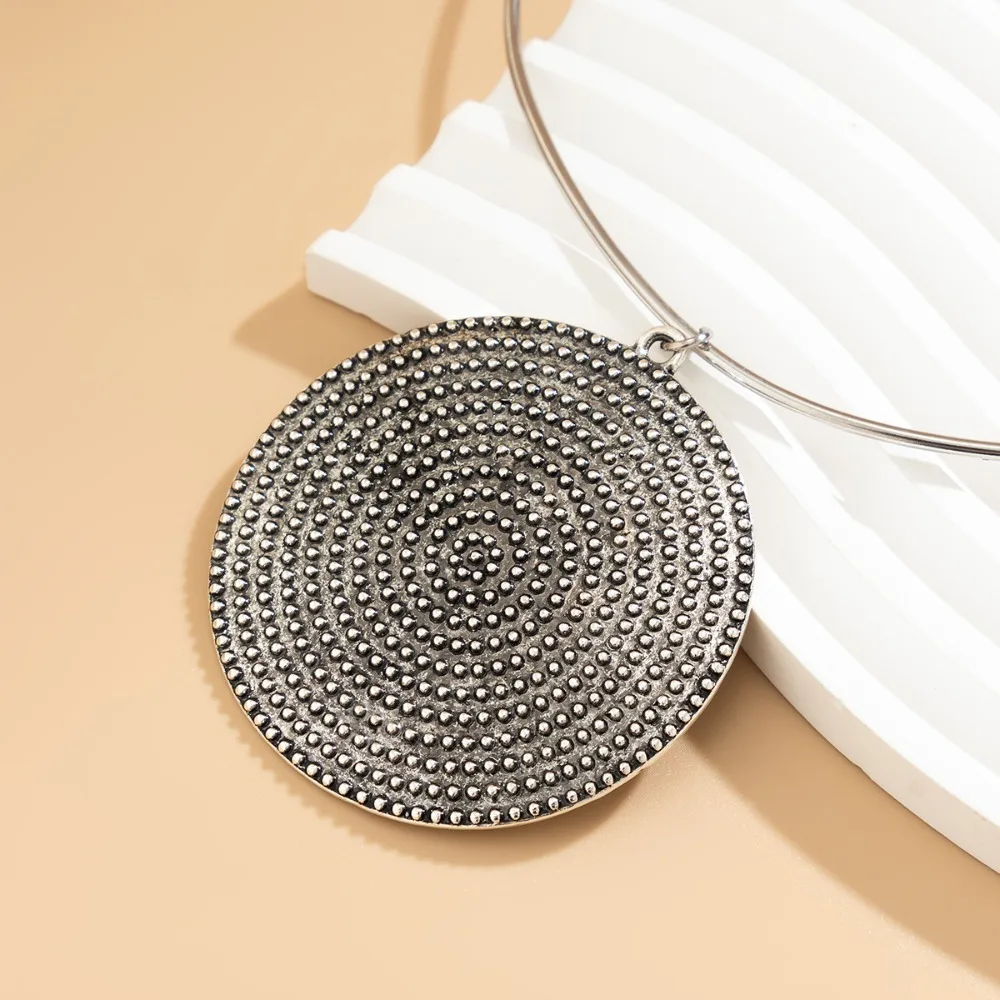 قلادة ملثمين دائرية كبيرة للنساء ، قلادة خيوط معدنية براقة ، طوق أزياء شخصية مبالغ فيها ، جديد