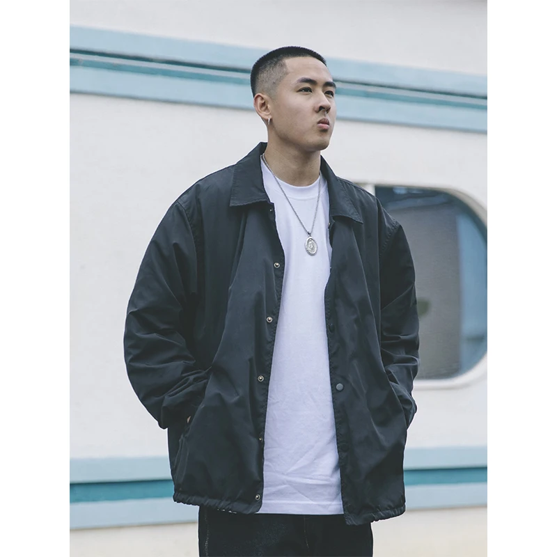 سترة هيب هوب من النايلون ملابس الشارع باللون الأسود العادي سترة كلاسيكية مقاومة للماء مموهة وخفيفة الوزن كبيرة الحجم للرجال