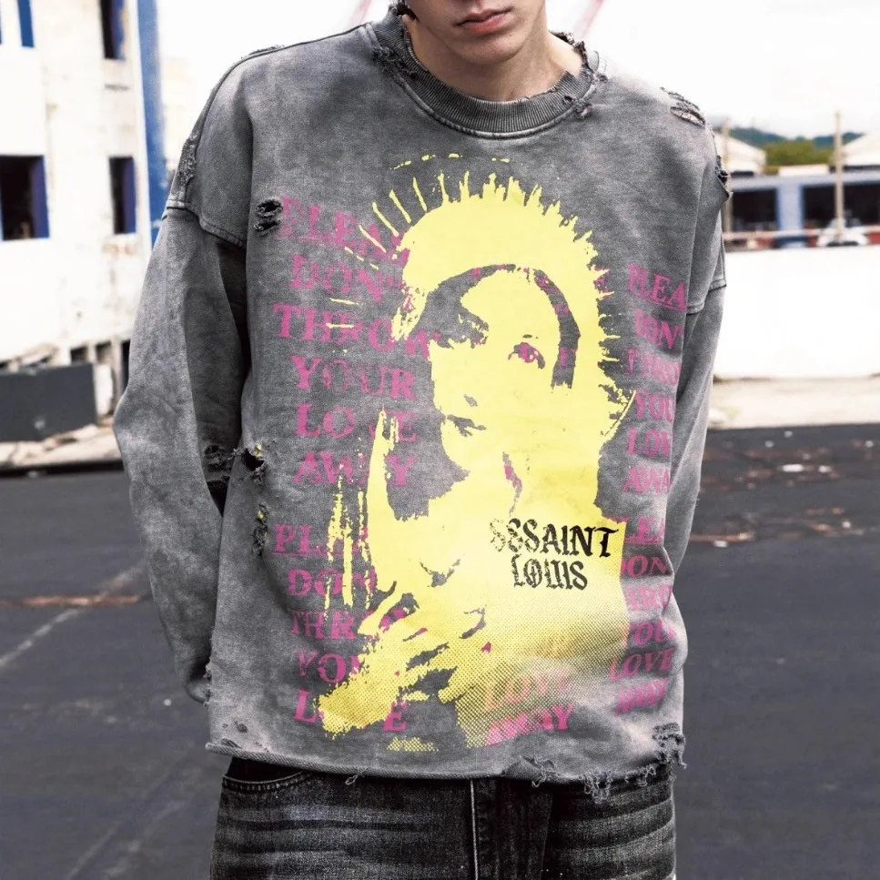 

Sssaint Louis American-style lettering graffiti on a long-sleeved hoodie, dirty and aged with water washing, damaged appearance