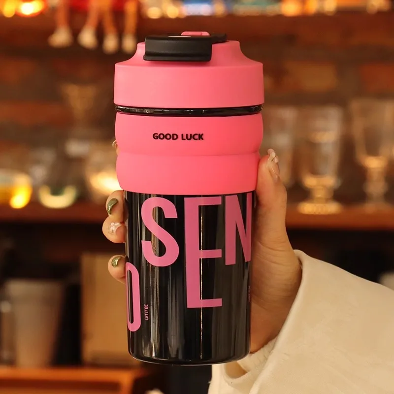 550 مللي زجاجة مياه رياضية بلاستيكية تريتان للفتيات سعة كبيرة أكواب قهوة مزدوجة للشرب محمولة للسيارة مضادة للسقوط كوب بقشة