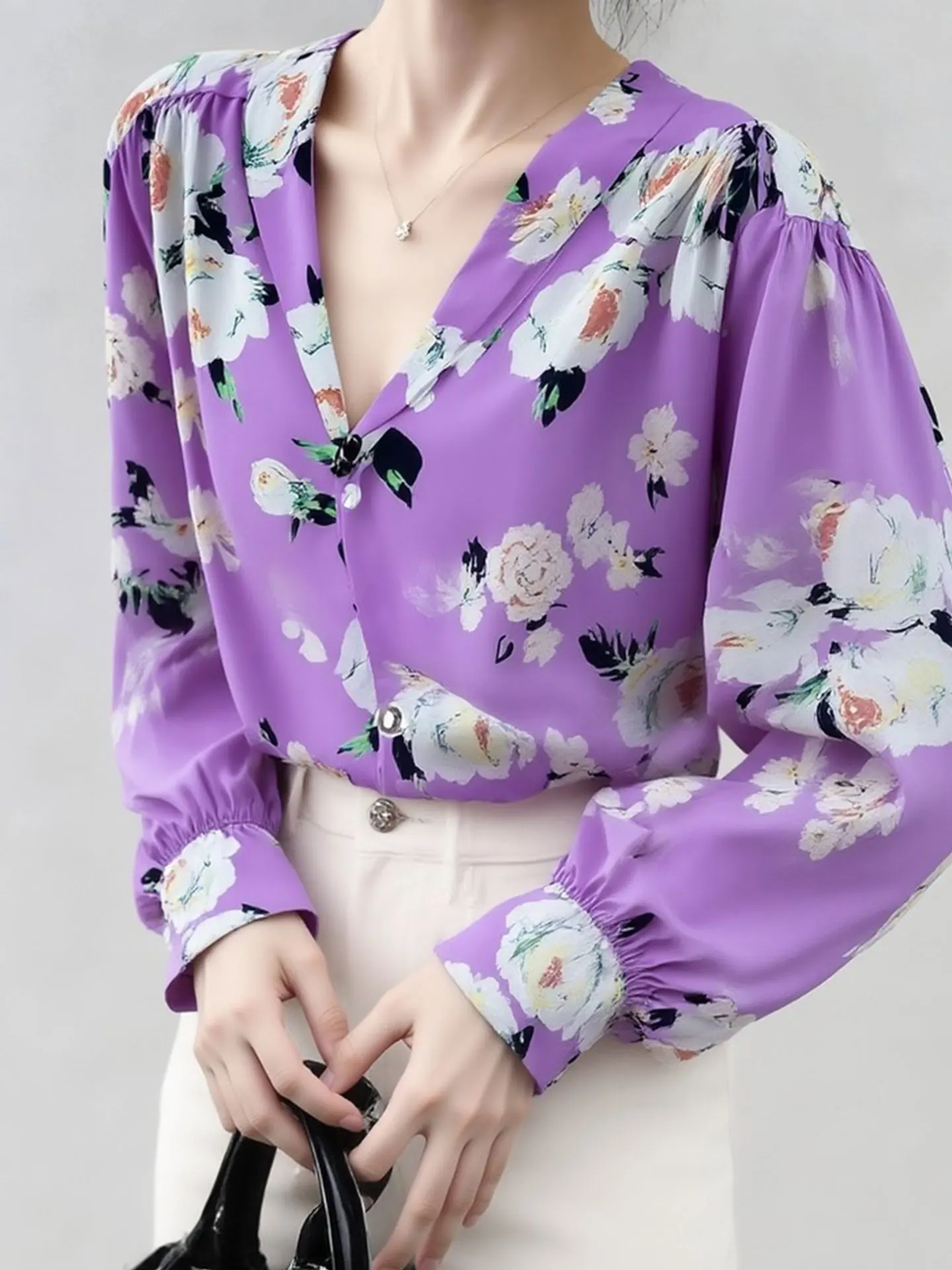 

Женская шелковая блузка с длинным рукавом и цветочным принтом в европейском стиле, V-образный вырез, модный топ для весны, повседневный стиль
