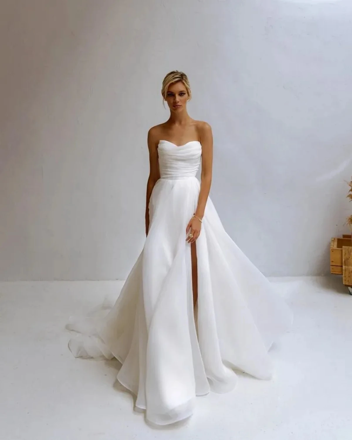 

Haohao 2024 Strapless Wedding Dresses White Floor Length Pleat Zipper Back Organza A Line Bridal Gowns Vestido De Noiva