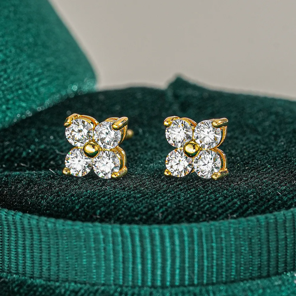 Moissanite Small and Exquisite Rose Gold Clover Earrings S925 Silver Gold-plated Non Fading Earrings