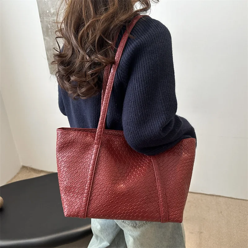 

Luxury Textured Shoulder Bag High End Underarm Purse for Women Minimalist Crossbody Bag Chic Tote Premium Sling Bag​