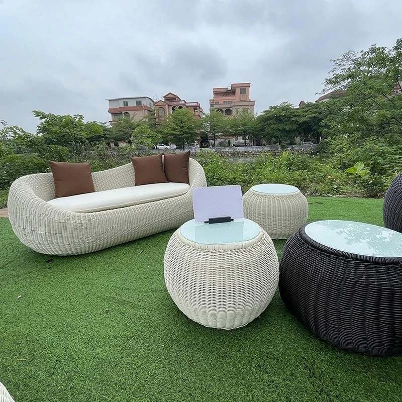 Sofá de vime ao ar livre pátio varanda hotel panorâmico jardim ao ar livre criativo lazer cama de vime combinação móveis