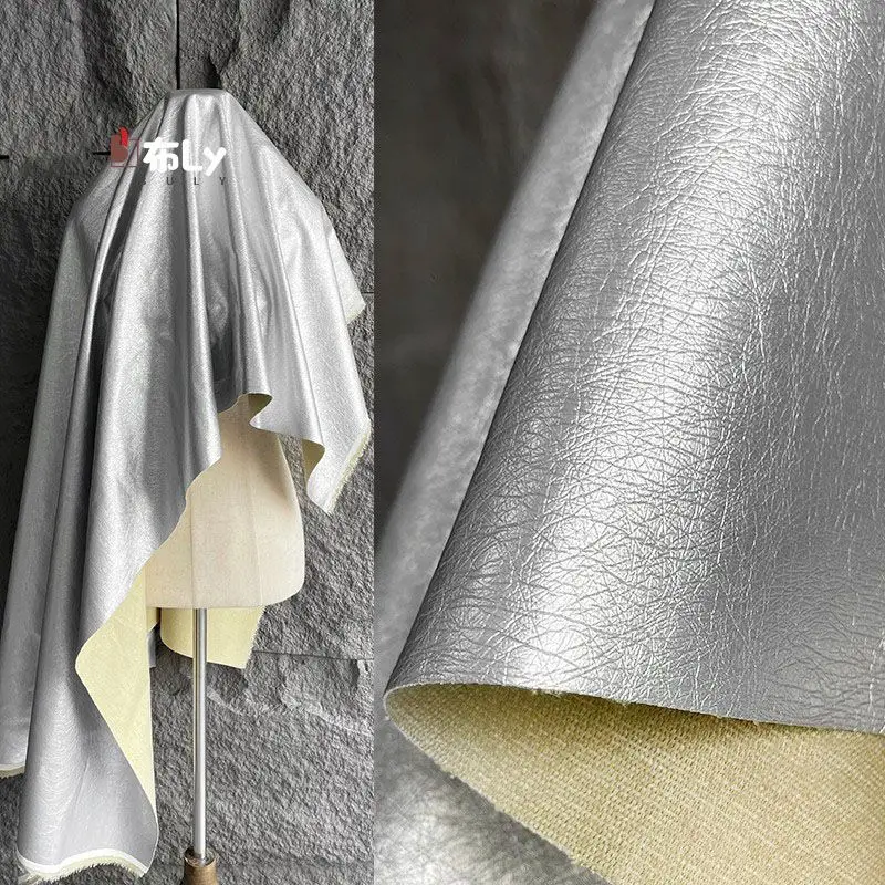 

Импортная высококачественная дизайнерская ткань из полиуретана с текстурой под потрескавшуюся серебристую кожу для курток