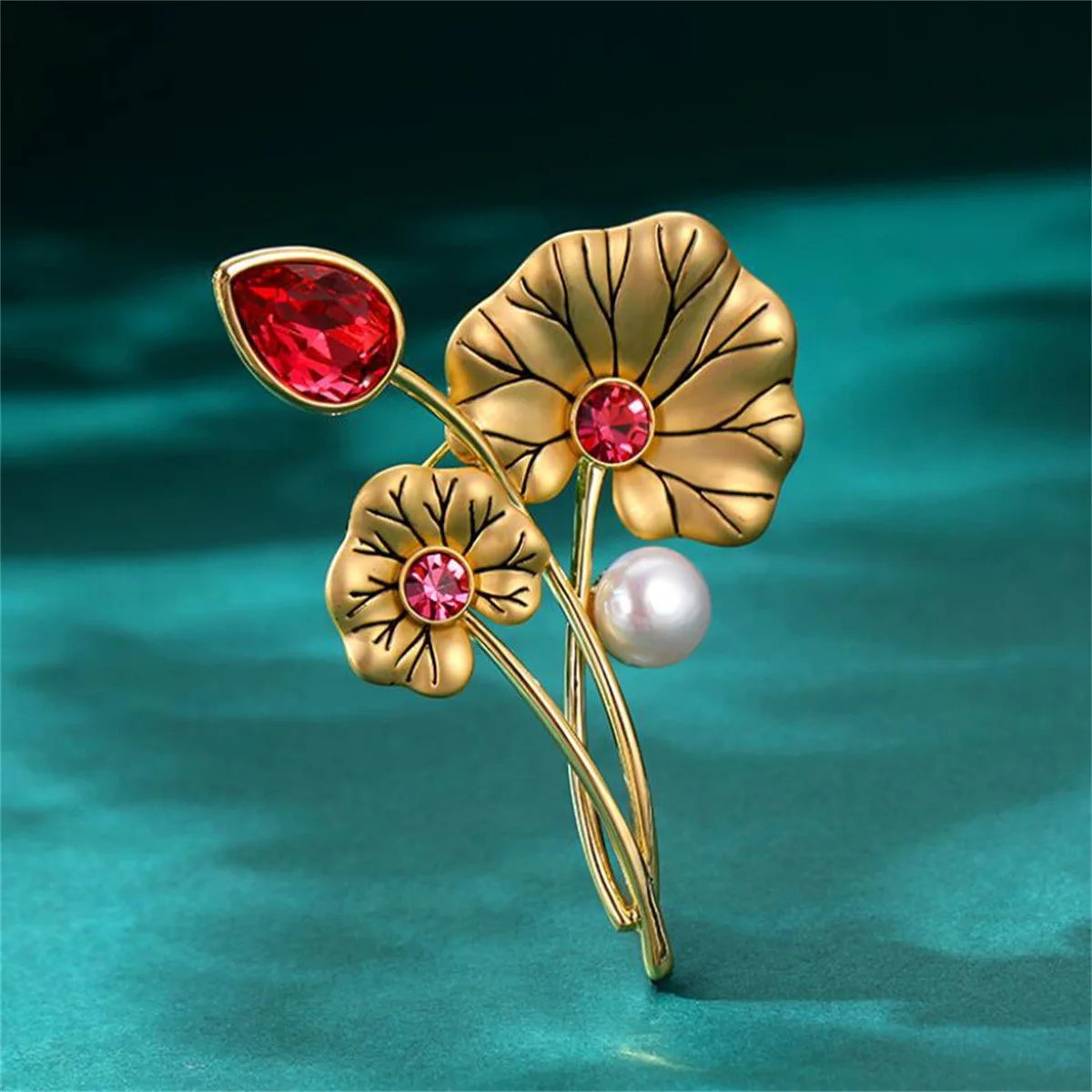 Chinese Style Pink Zircon Lotus Bud Golden Ruffle Brooches For Women Trendy Bouquet Alloy Pins Jewelry Gift Party Suit Accessory