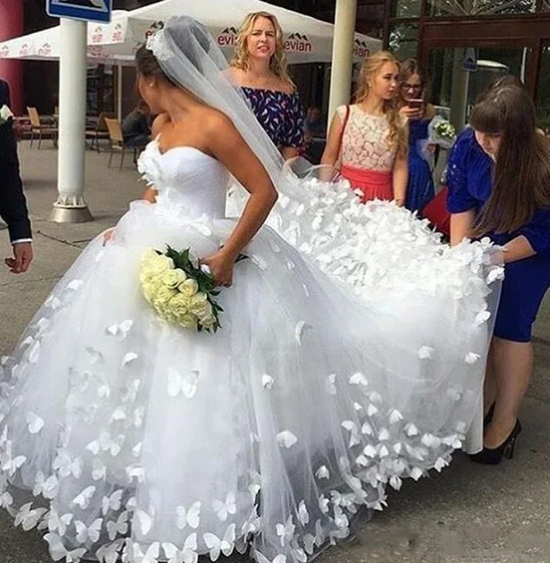 Customized 3D Butterfly Appliques Court Train Princess Tulle Bride Sweetheart Dubai Outdoor Ball Gown Wedding Dress