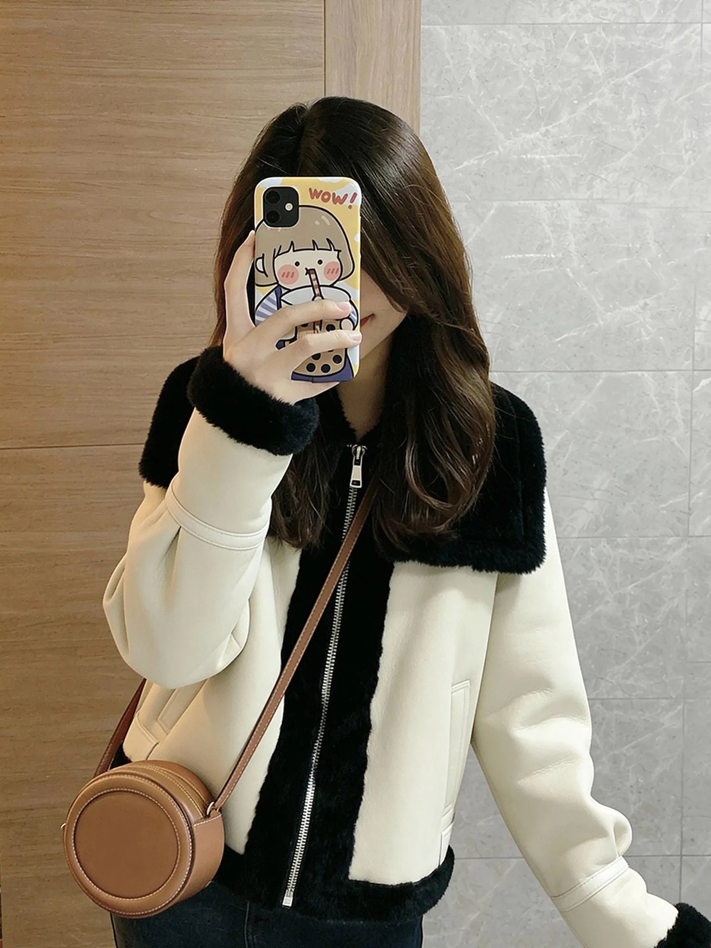 

Зимнее пальто 2025: Корейская версия, с меховым воротником, цветные блоки, роскошный минималистичный дизайн, белое пальто-мокасин