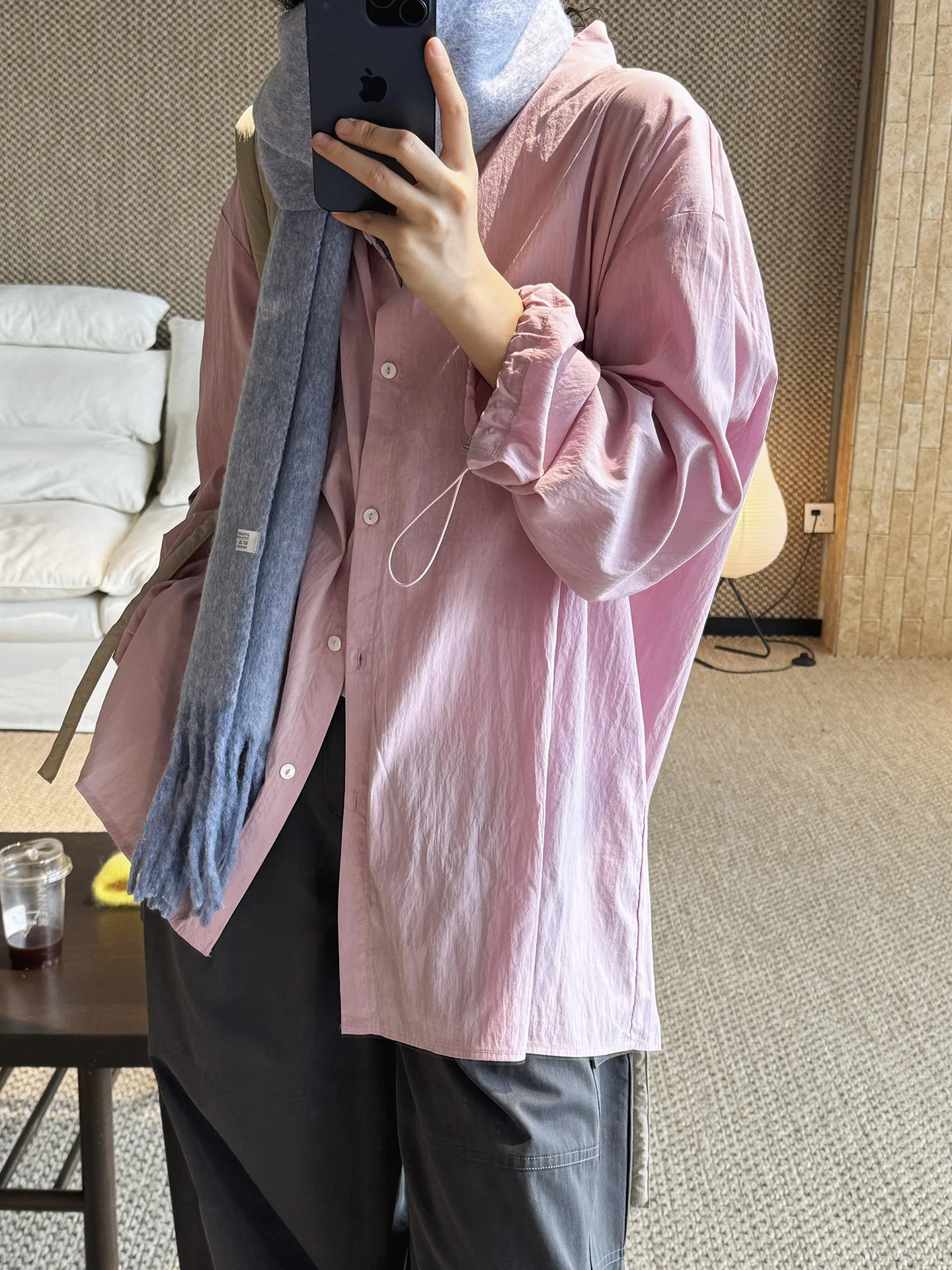 Einfaches und modisches Langarmshirt mit Revers und Kordelzug für den Vorfrühling, lockerer Silhouette und bequemem Oberteil für Damen