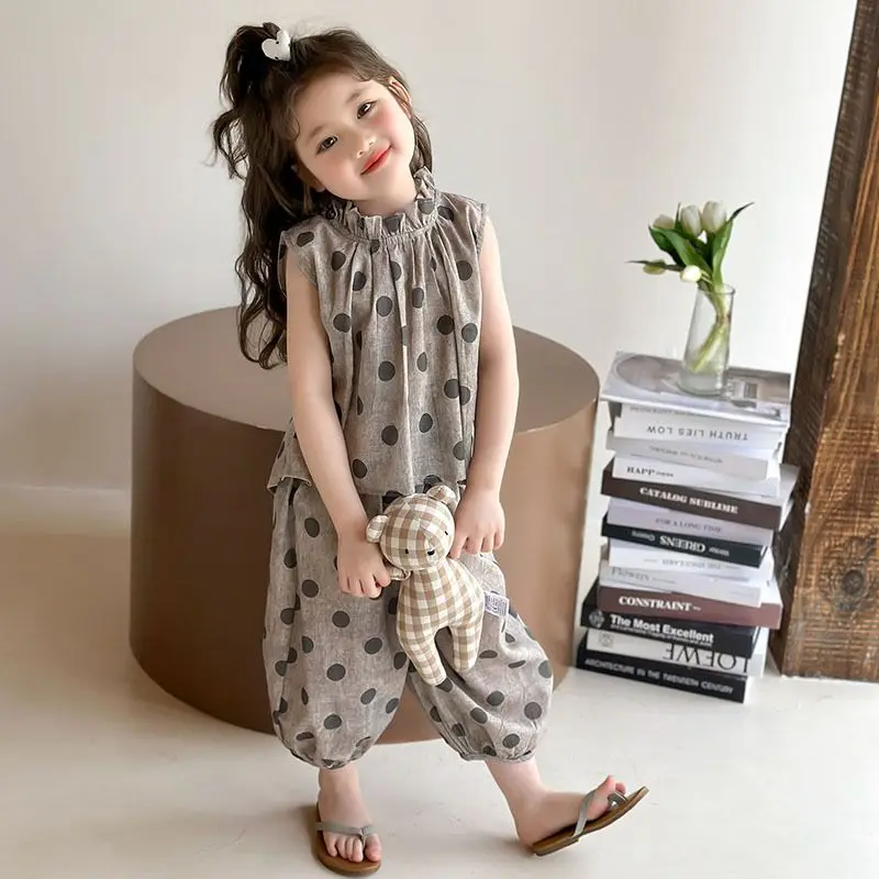 Girls Summer Set 2026 New Fashionable Vest for Little Girls Girls Baby Polka Dot Cotton and Hemp Casual Two Piece Set