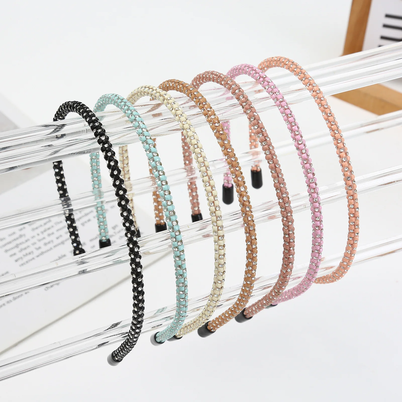 

Random 2, French retro beaded crystal headband sweet girl hair accessories temperament simple pressure hair non-slip headband hair accessories
