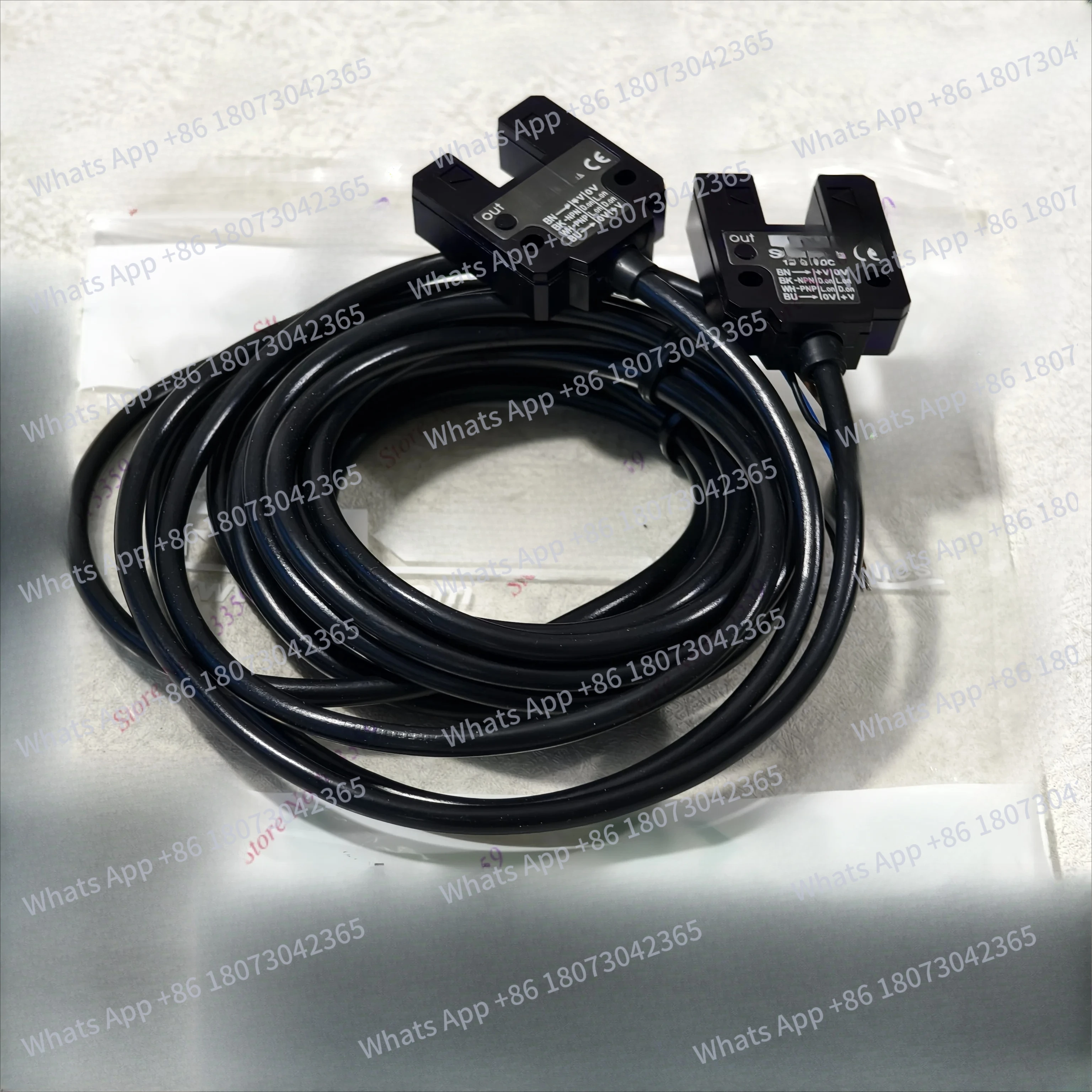 

1PCS su-KP2 Original New Photoelectric Switch Sensor