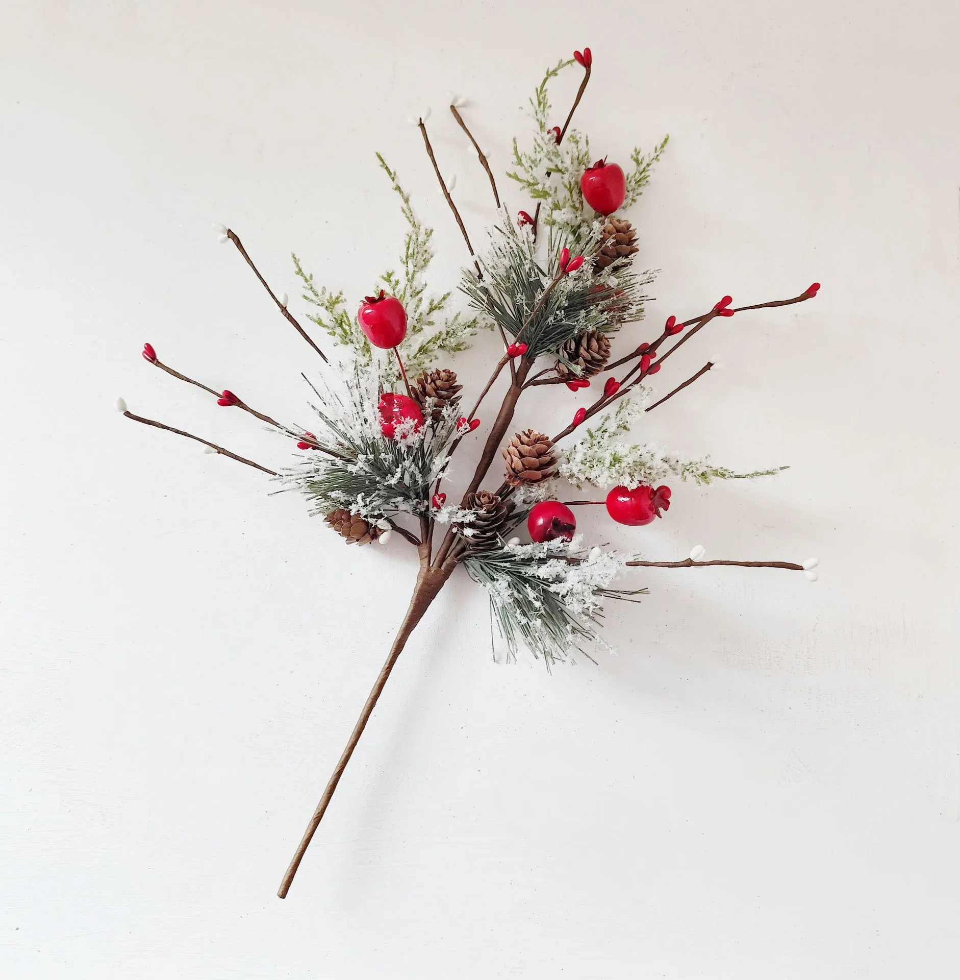 

Christmas Red Berry Artificial Pine Tree Bouquet Branches Christmas Tree Decoration Home Room Decoration DIY 2025 New Year