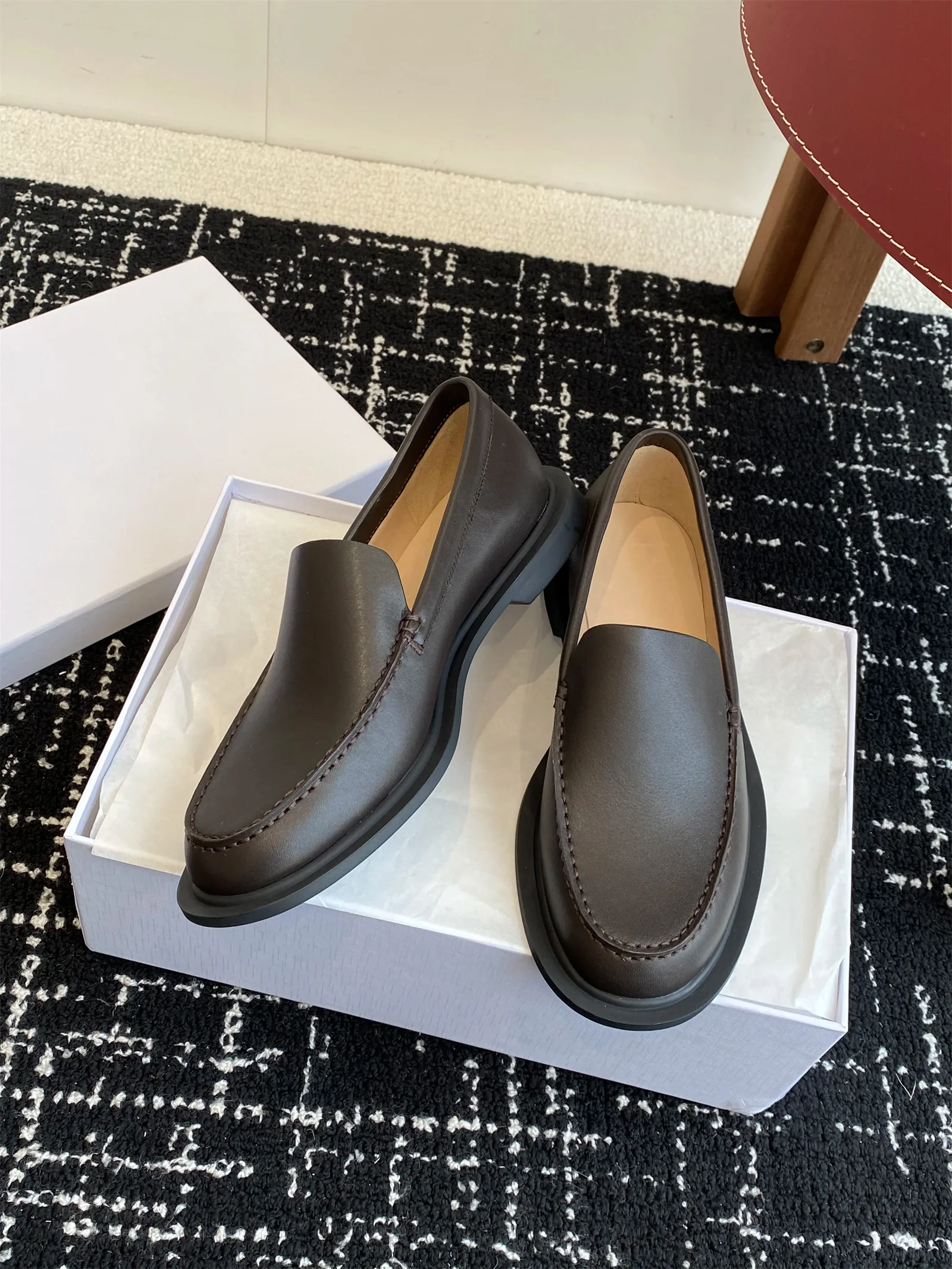 

Женская обувь Nic Loafer Leather Modern