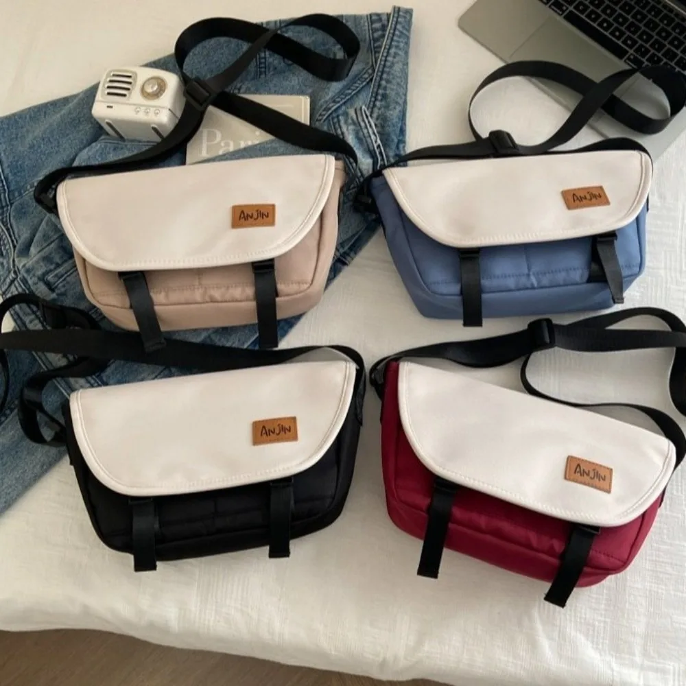 حقيبة مدرسية ذات سعة كبيرة من النايلون حقيبة ساعي البريد على الطراز الكوري حقيبة كتف نسائية متعددة الجيوب بغطاء قلاب حقيبة ساعي البريد للنساء