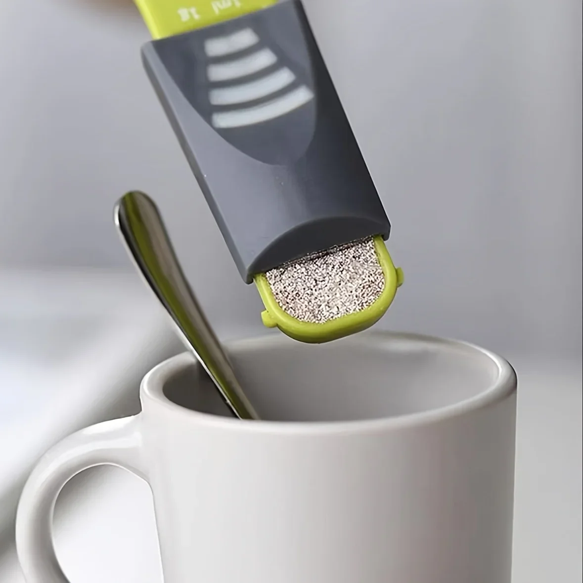 Kitchen eight level graduated spoon, adjustable measuring spoon, quantitative spoon, small tool
