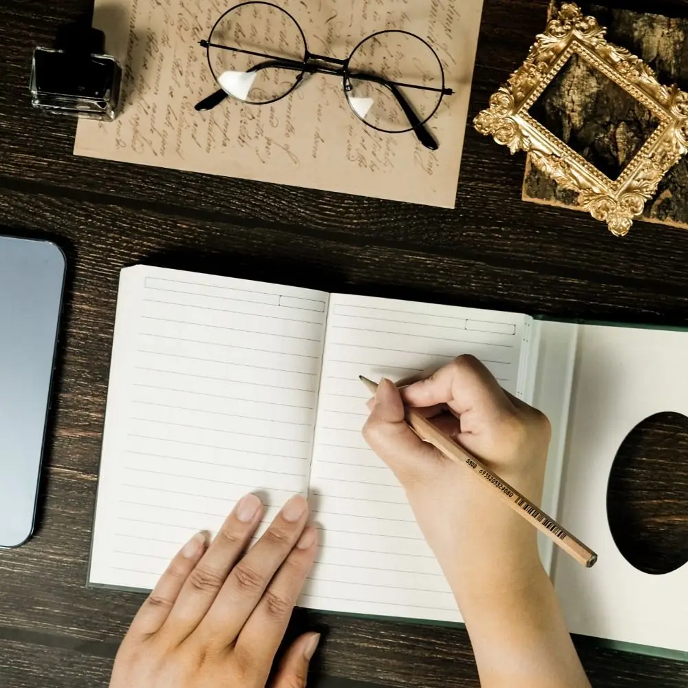 Creative Hand Ledger Vintage Rose Notebook Retro Stationery Diary Book Magnetic Hardcover Notepad Student