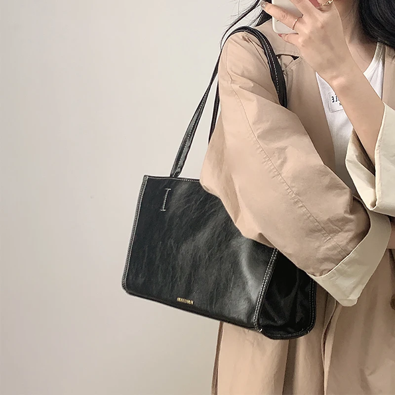 Korean Version Spring New Shoulder Tote Bag Student Large Capacity Soft Leather Commuting Bag Women\'s 2024 Casual Square Handbag