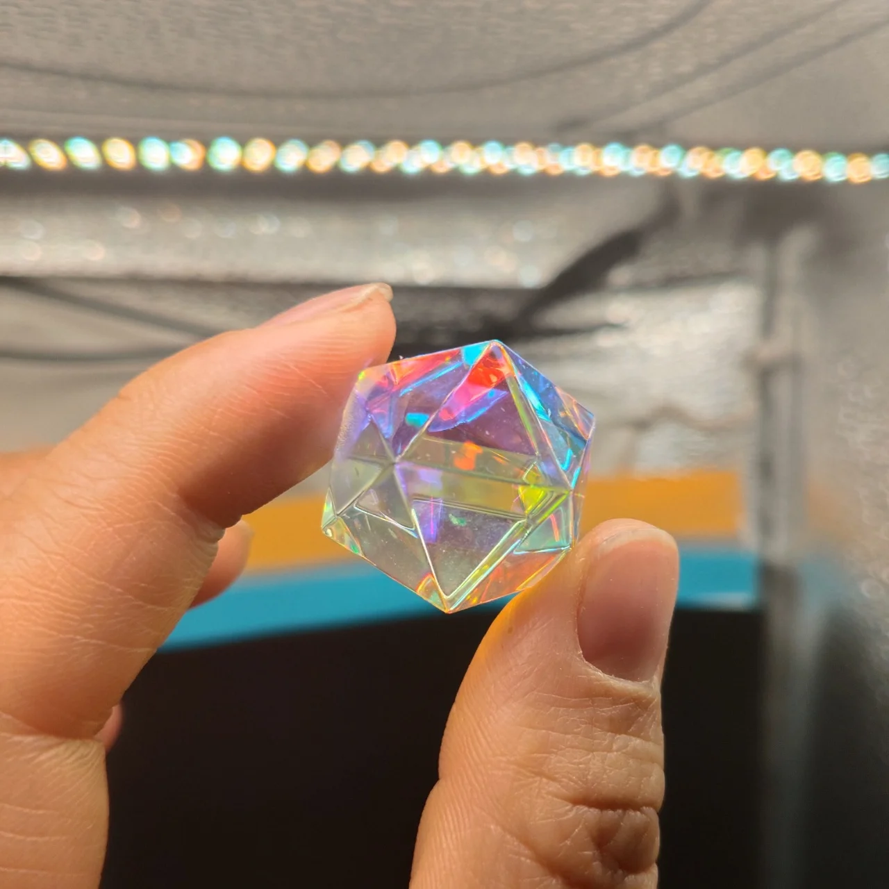 

Декоративный орнамент Sun Catcher Aurora Cabin Light Prism: многогранный куб-пирамида