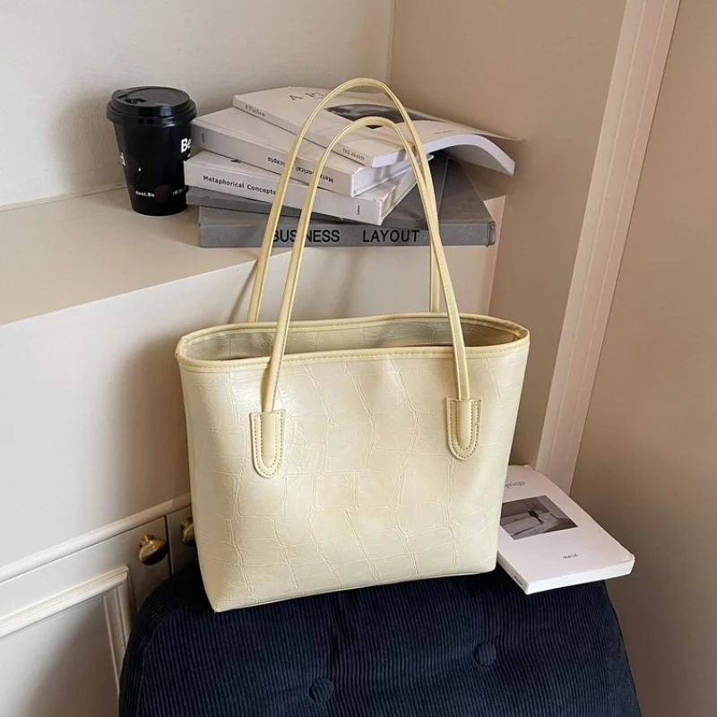 

Elegant Ladies Leather Crossbody Bag For Everyday Use By Famous Designer Luxury Brand Classic
