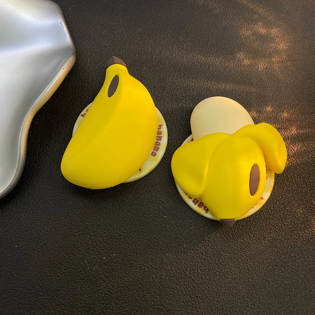 

New 3D Peeled Banana Suitable For Mgasafe Magnetic Bracket Phone Case With Expandable Airbag For Suction