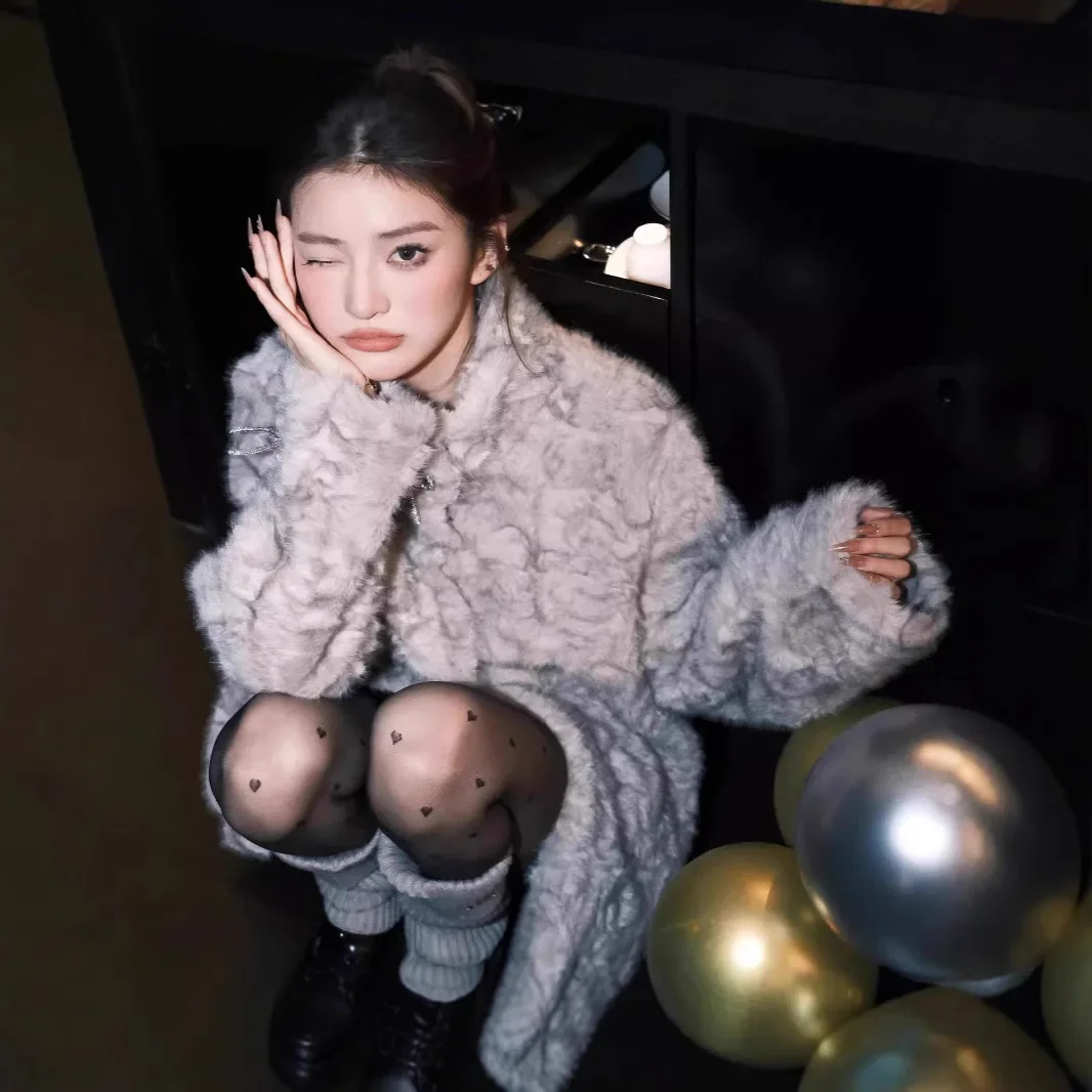 Women's Winter Warm Short Small Volcano Nunu, Moon Shadow Girl, Stand-up Collar Dyed Pointed Environmentally Friendly Fur Jacket