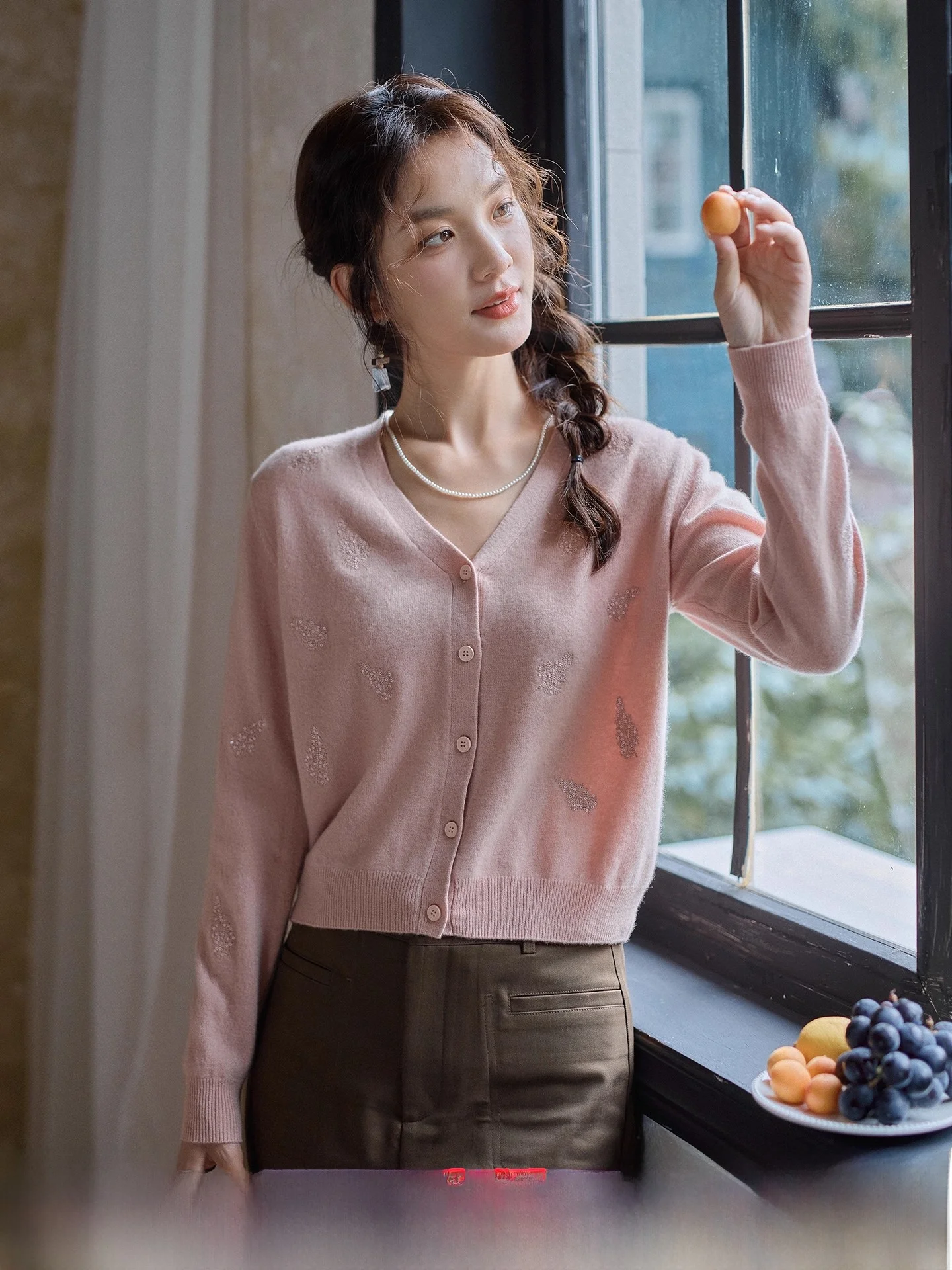 

Красный вязаный кардиган из чистой шерсти с V-образным вырезом, женский, осенняя новинка, элегантная верхняя одежда, мягкий, с длинными рукавами, для повседневной носки