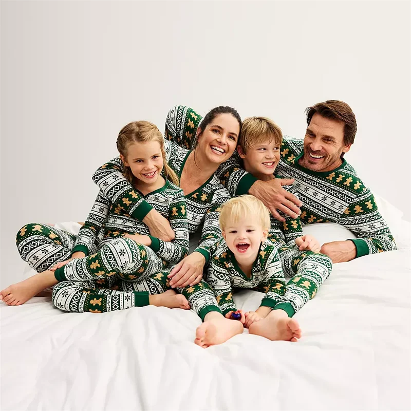 

2024 Christmas Family Matching Pajamas Sets Striped Daddy Mommy and Me Xmas Pj's Clothes Father Mother Children & Baby Nightwear