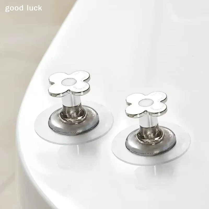 AnswerCute Flower-shaped Toilet Seat Lifter—hygienic And Attractive; Secure And Won't Easily Fall Off.