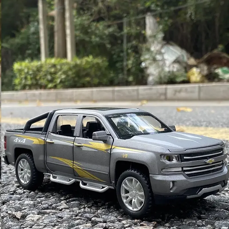 1:32 Chevrolet Silverado Pickup Alloy Car Model Diecast Metal Toy Vehicles Car Model Simulation Sound Light Collection Kids Gift