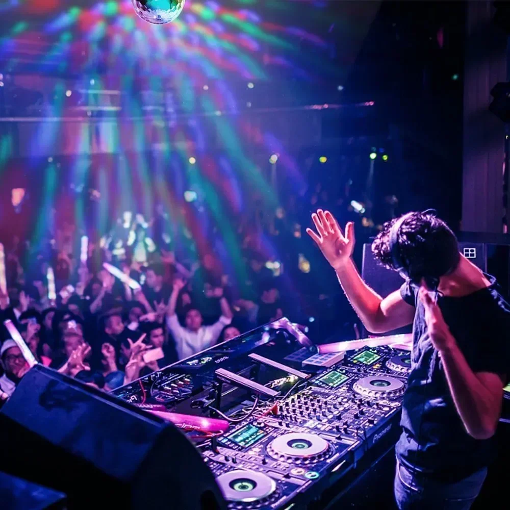 LED المرحلة ديسكو ضوء الدورية DJ الكرة ستروب التحكم عن بعد الصوت ماجيك الرقص سيارة RGB هدية الكريسماس نادي الحفلات عرض الليزر مصباح