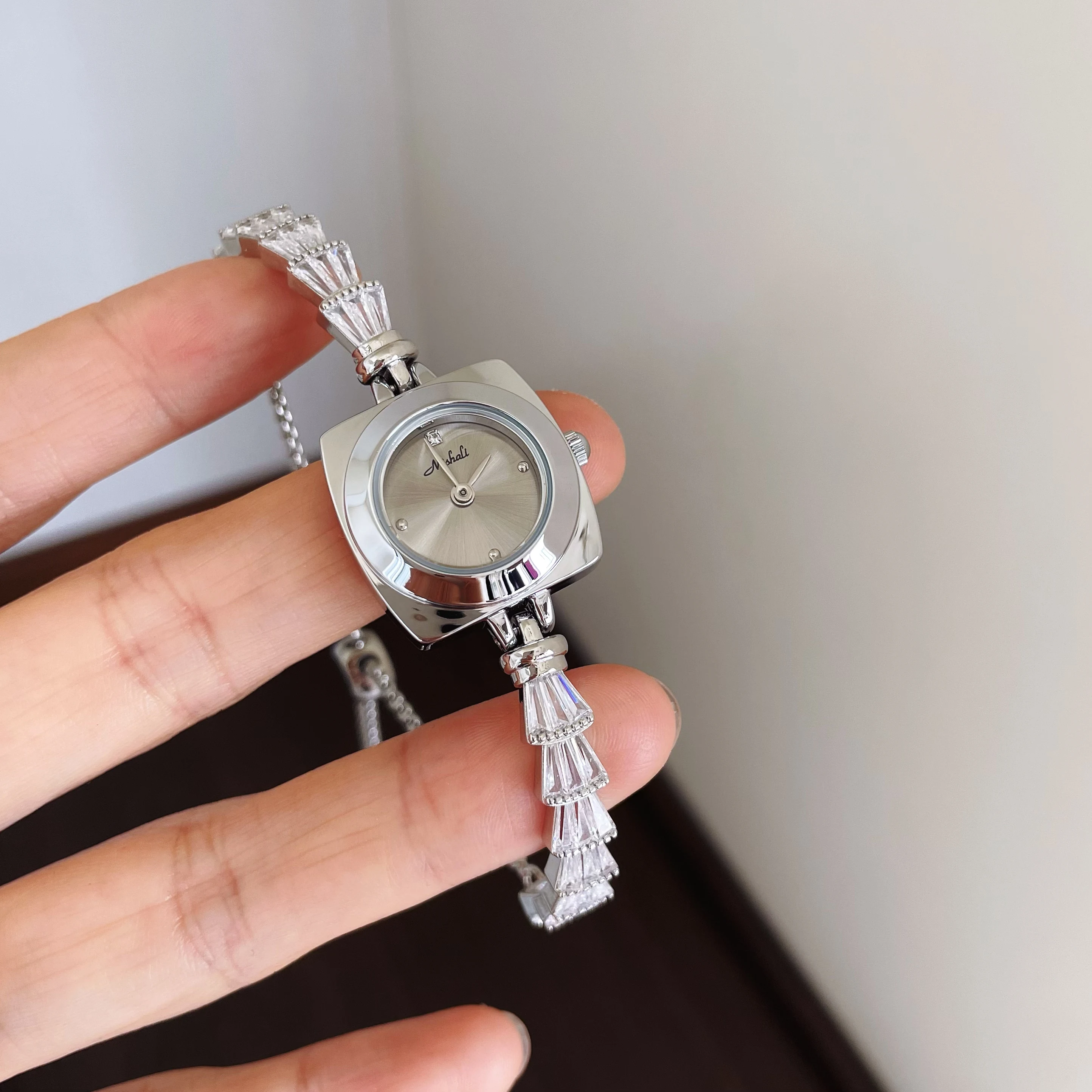 2026 New Watch Women'S Design Bracelet Style Temperament Workplace Ladies Luxury Quartz Watch As A Birthday Gift For Friends