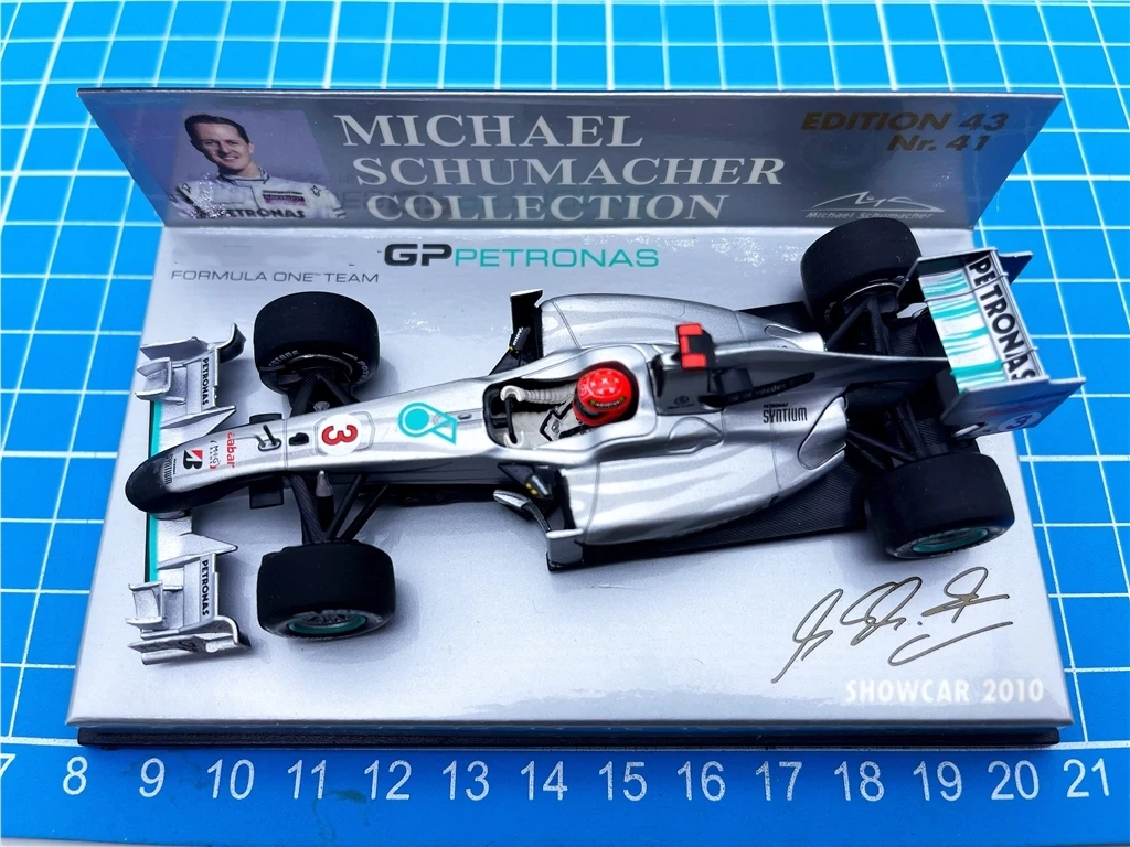 

Minichamps 1:43 F1 2010 Schumacher Show Car Simulation Limited Edition Resin Metal Static Car Model Toy Gift