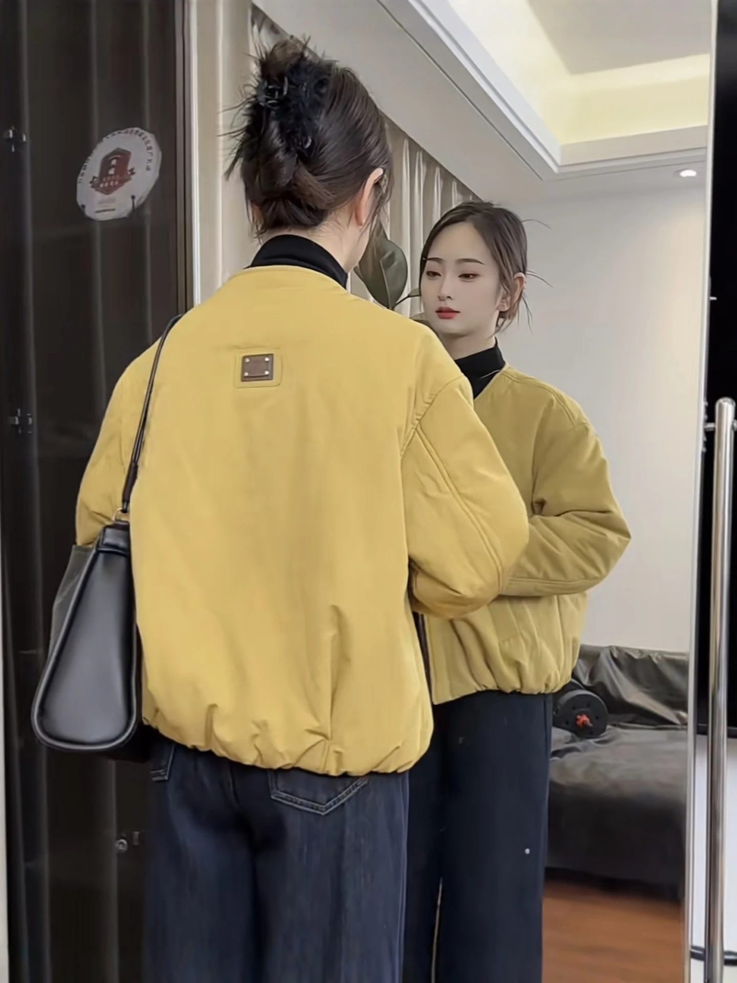 

Korean Style Thickened Cotton Jacket Short Outerwear Women's Fashionable Winter Coat Warm round Neck Button Closure 3D Effect