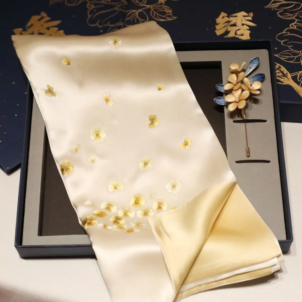 embroidery pure silk hand-embroidered scarf and velvet flower brooch set, scarf, intangible cultural heritage, business gift