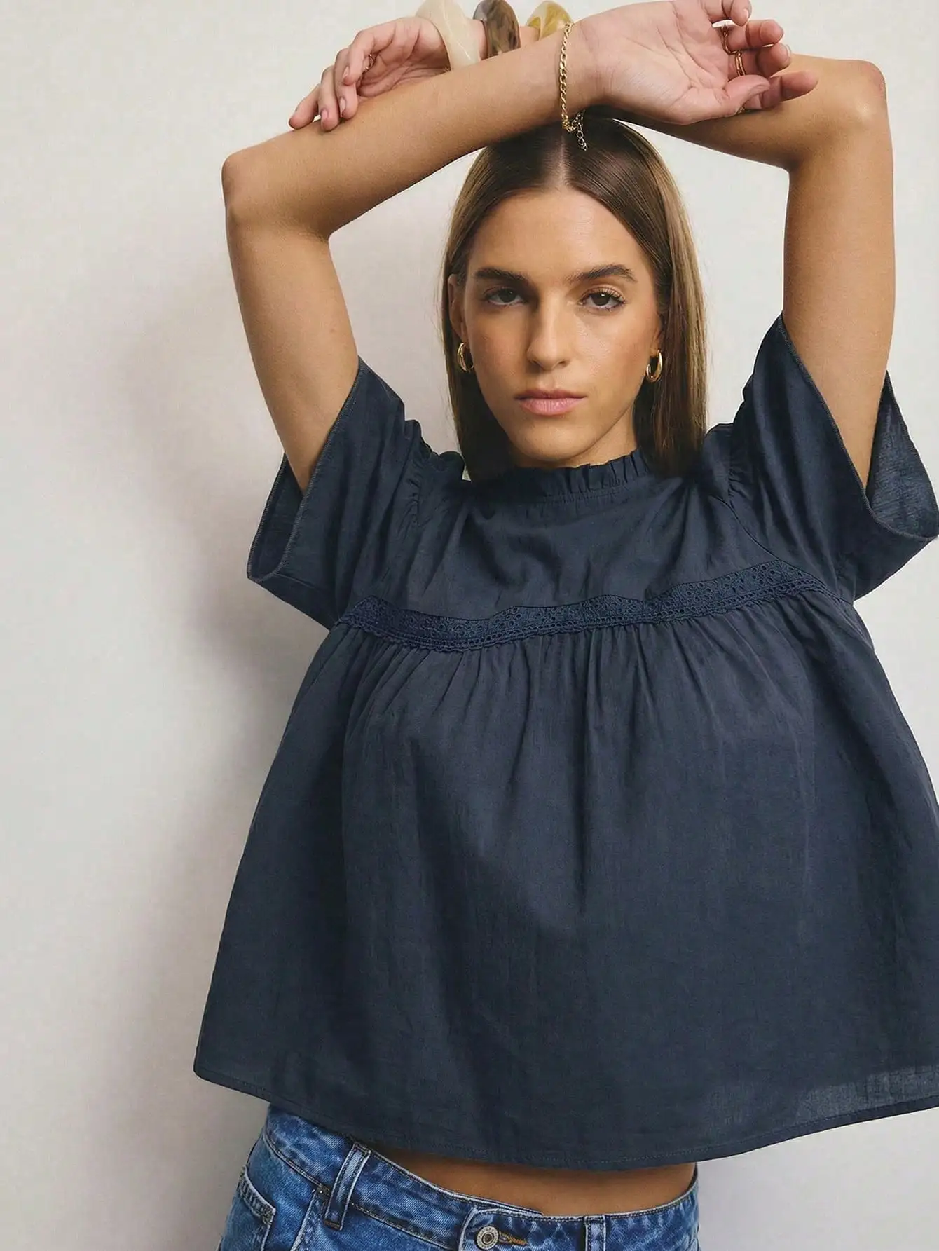 

Women Solid Color Ruffled Trim Casual Short Sleeve Blouse