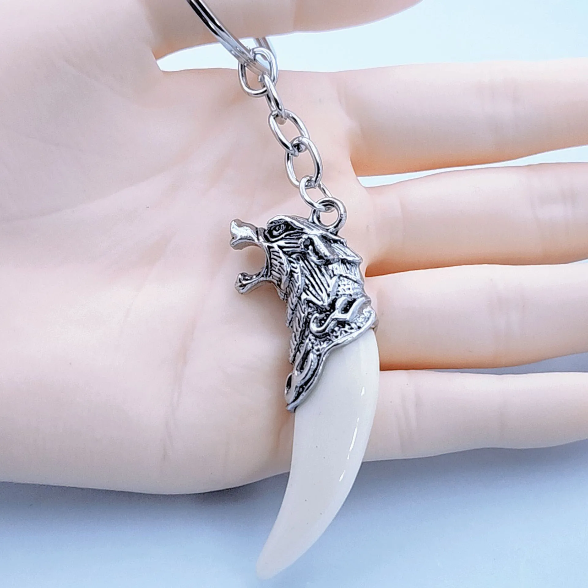 Wolf Pendant Keychain Wolf Teeth Keyring Animal Charms Norse Viking Amulet Key Ring Key Chain Jewelry Gift