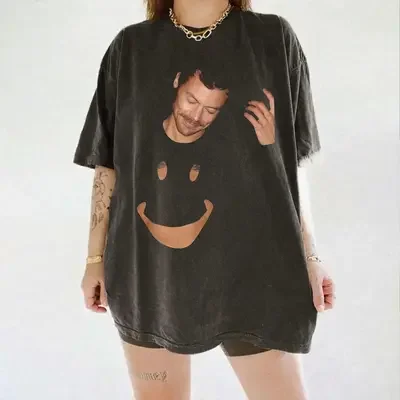 Harry Styles Smiley Face Shirt, Vintage Harry Styles Graphic Tee, Aesthetic Concert Fan T Shirt, Music Lover Gift (DTG Print)