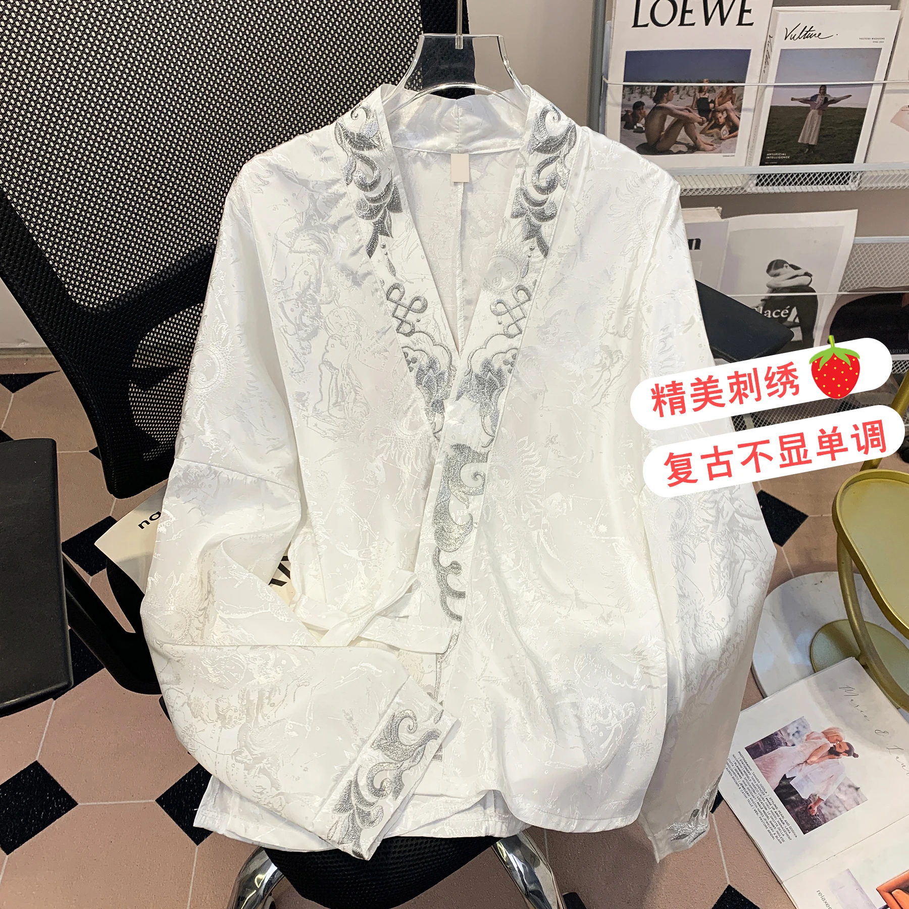 Women Autumn New National Style Embroidered V-neck Long-sleeved White Shirt Tops Lace-up Jacket Blouse Women Tops Camisas